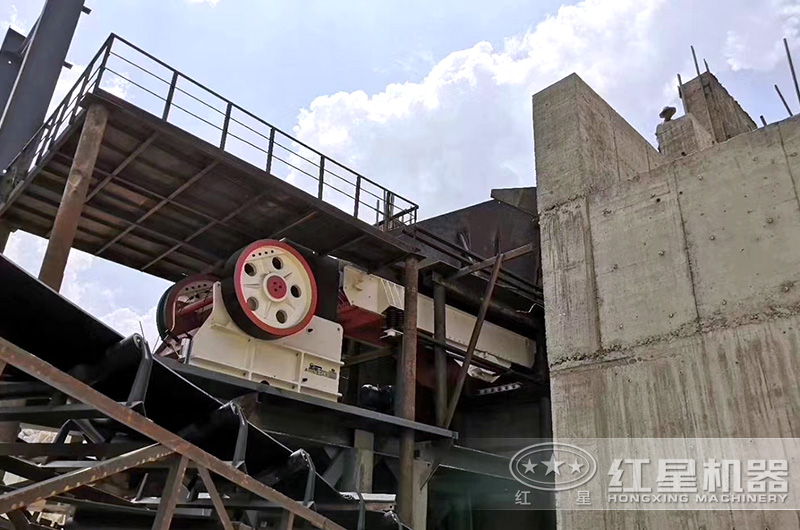 大型砂石生產(chǎn)線破碎現(xiàn)場(chǎng) 大型砂石生產(chǎn)線破碎現(xiàn)場(chǎng)